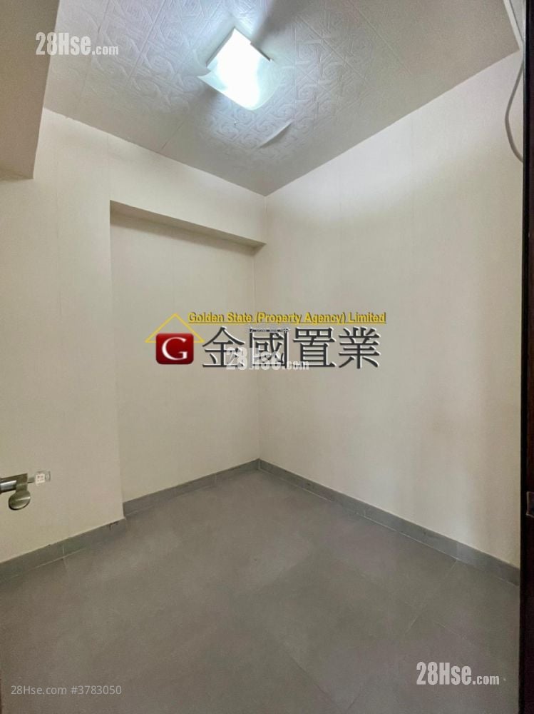 Celebrity Court Rental 3 Bedrooms , 1 Bathroom 600 ft²