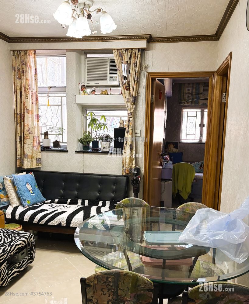 廳: 富康花園 售盤 2 房 , 1 浴室 431 平方呎