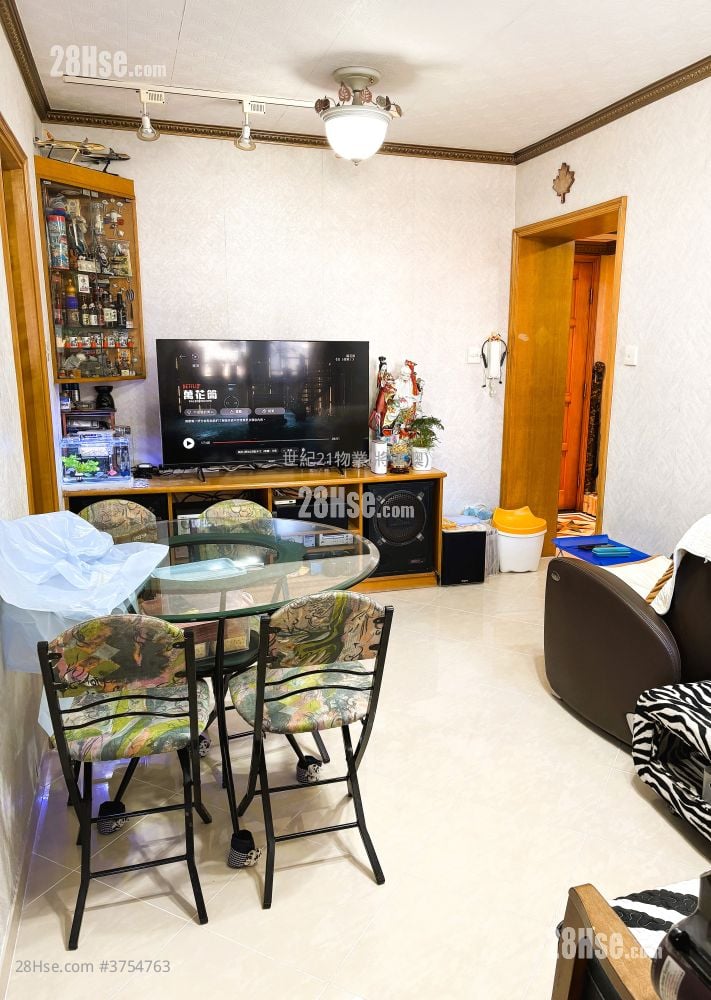 廳: 富康花園 售盤 2 房 , 1 浴室 431 平方呎