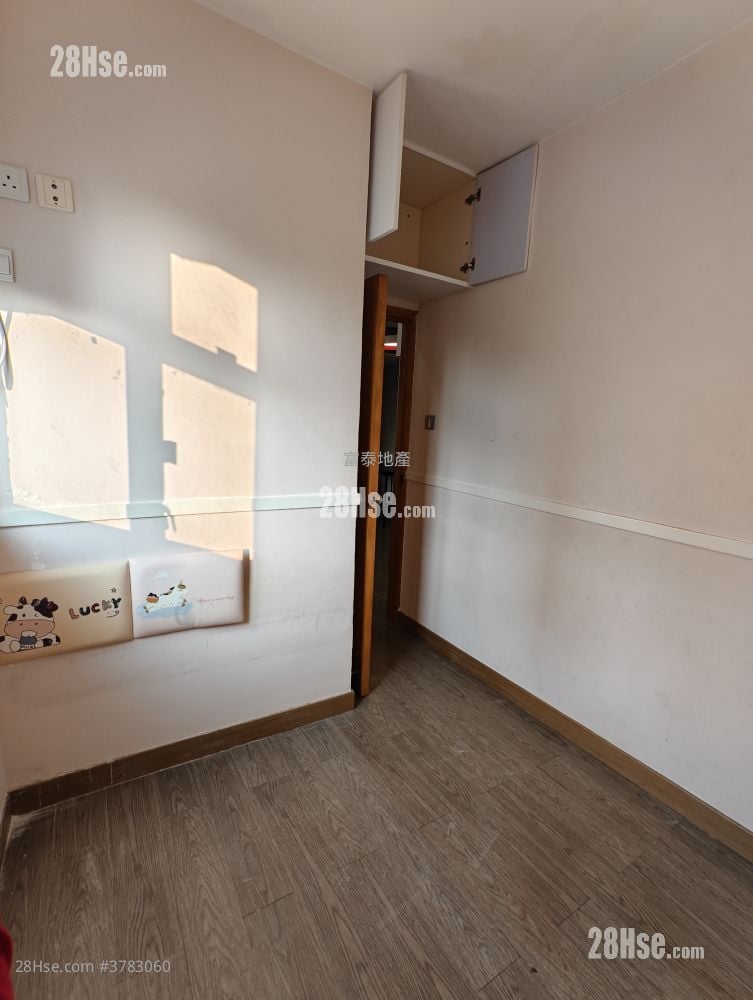 Kwai Cheung Building Rental 2 Bedrooms , 1 Bathroom 338 ft²