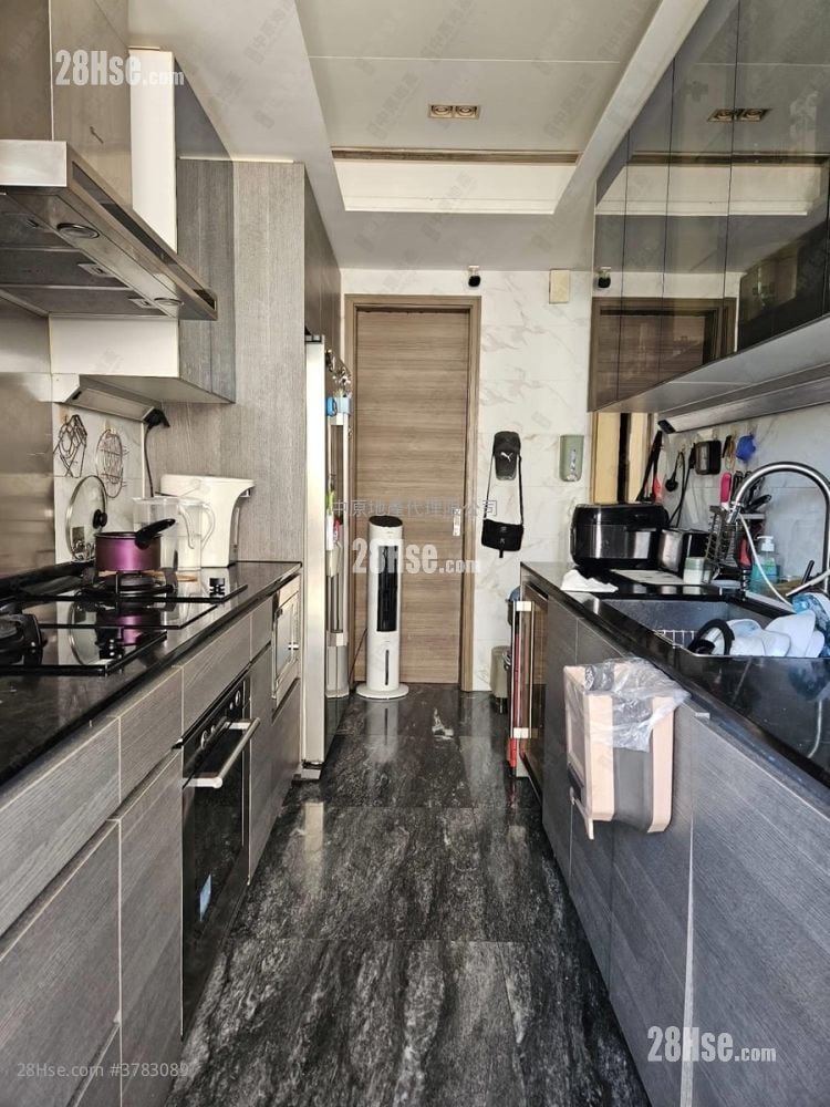 La Mansion Sell 4 Bedrooms , 5+ Bathrooms 1,614 ft²