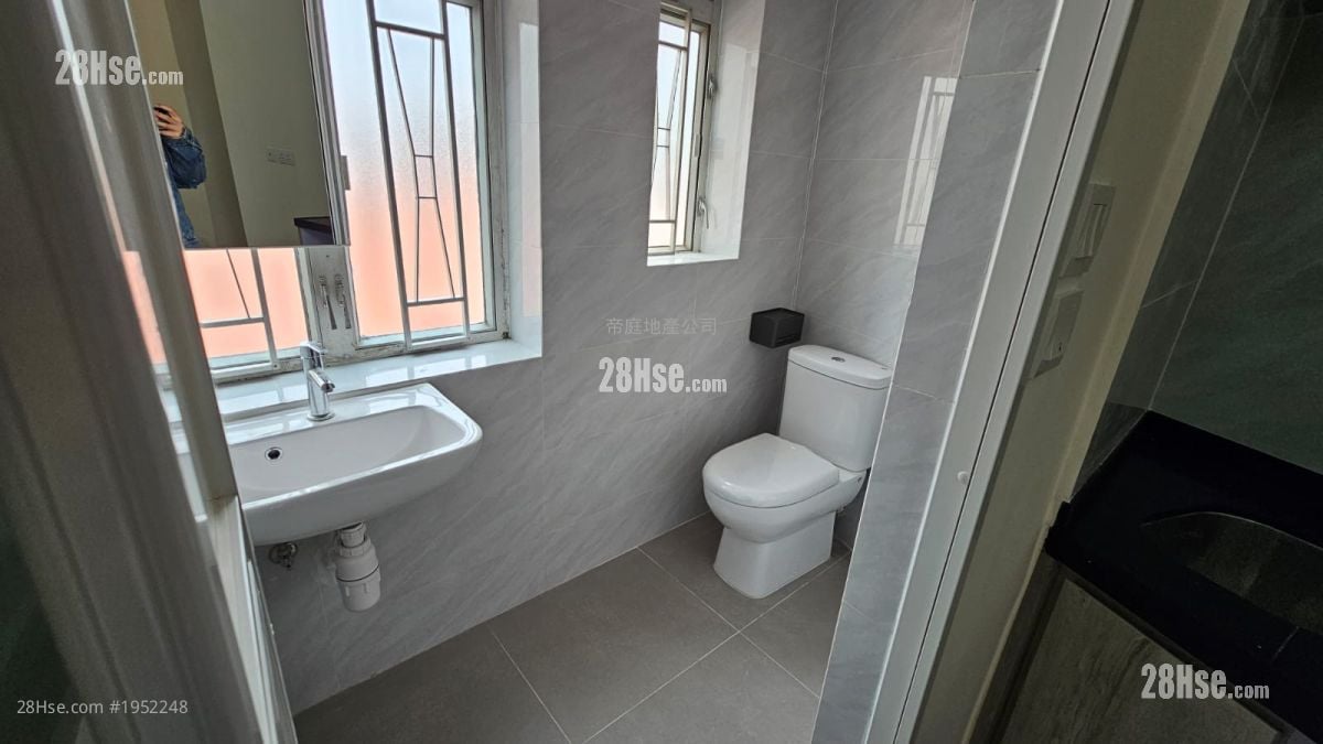 Tung Lo Court Rental 230 ft²