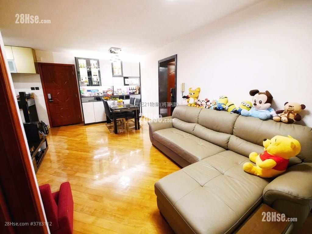 living room: Yuk Ming Court Sell 3 Bedrooms , 1 Bathroom 610 ft²