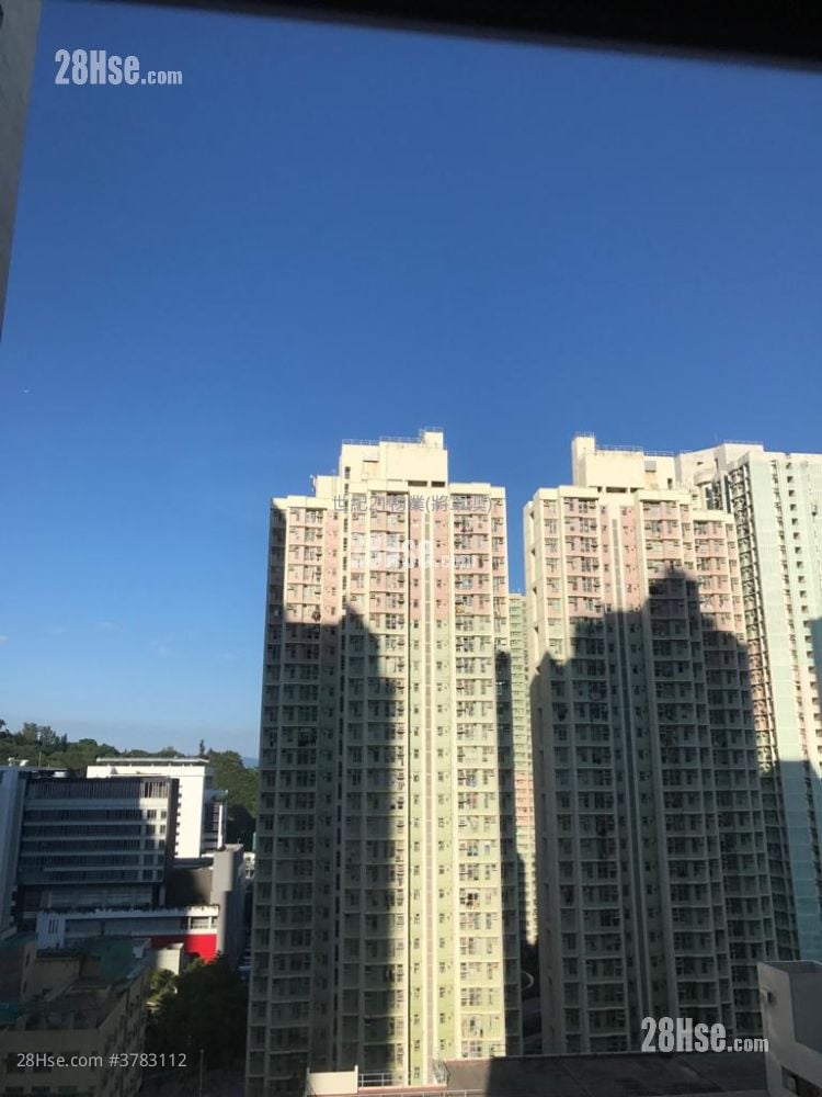 View: Yuk Ming Court Sell 3 Bedrooms , 1 Bathroom 610 ft²