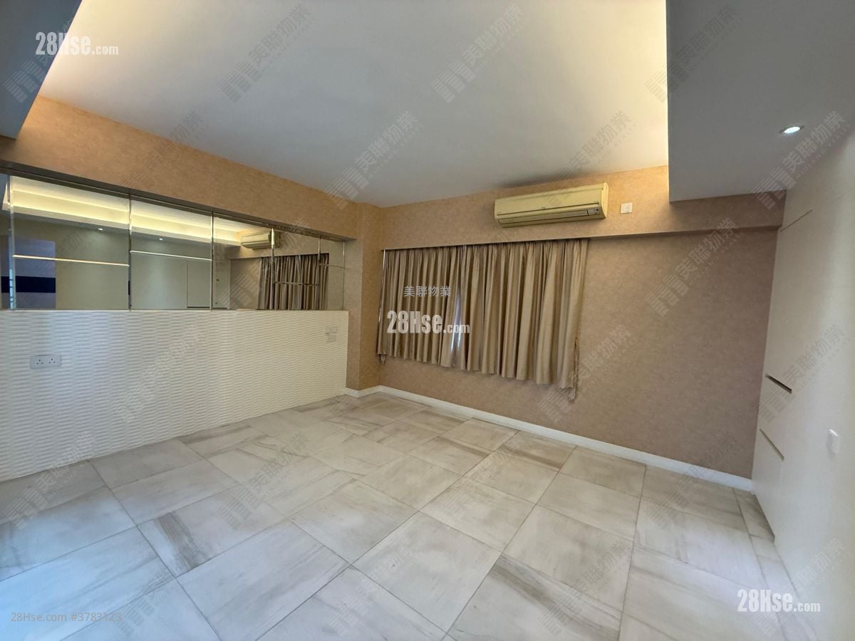 World-Wide Gardens Sell 3 Bedrooms , 4 Bathrooms 1,800 ft²