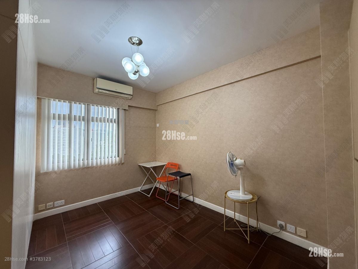 World-Wide Gardens Sell 3 Bedrooms , 4 Bathrooms 1,800 ft²