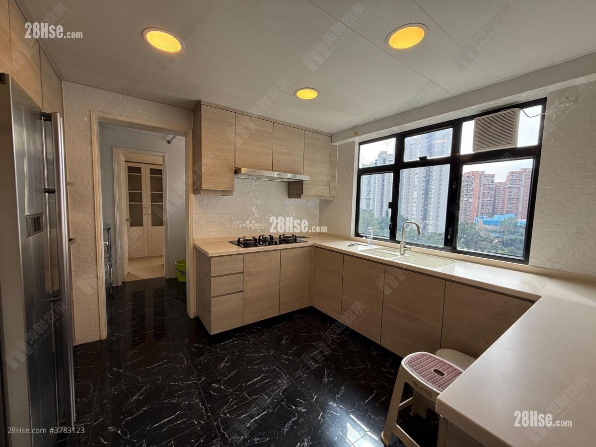 World-Wide Gardens Sell 3 Bedrooms , 4 Bathrooms 1,800 ft²