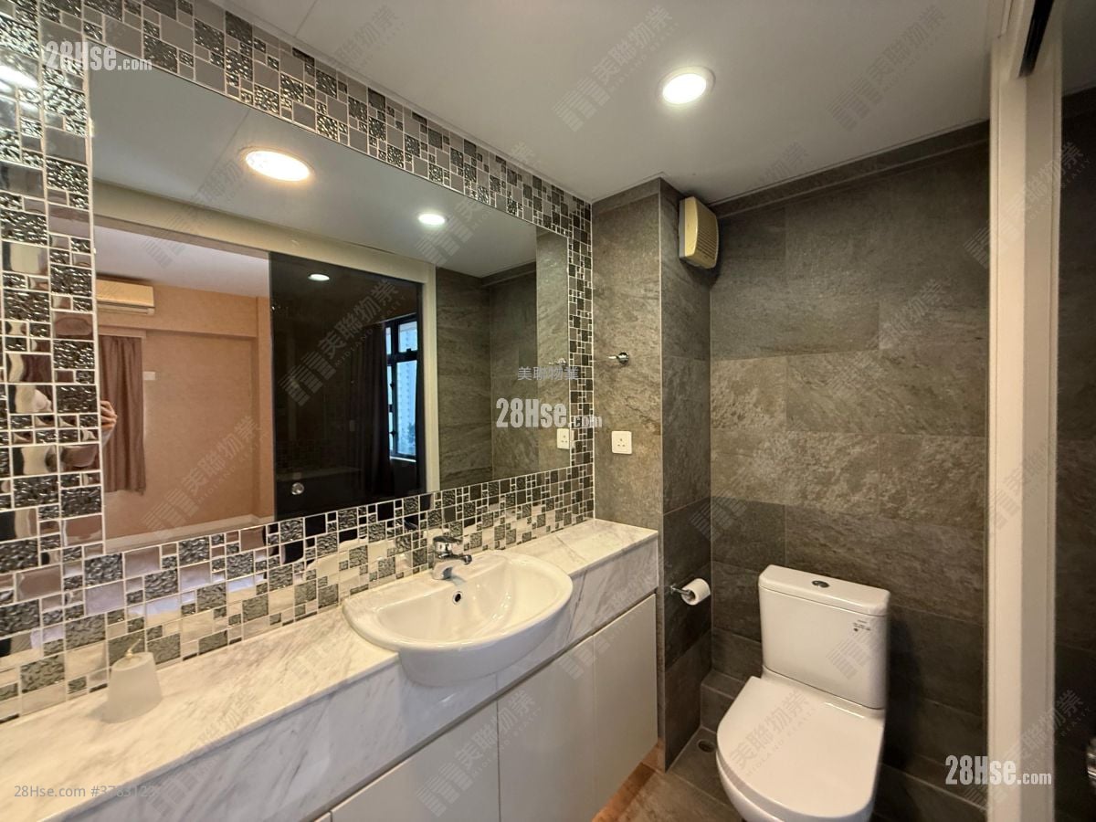 World-Wide Gardens Sell 3 Bedrooms , 4 Bathrooms 1,800 ft²