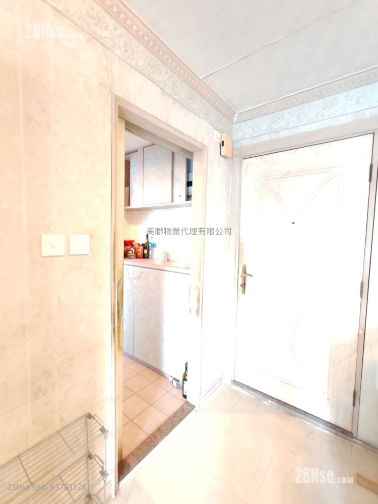 Yu Tung Court Sell 2 Bedrooms , 2 Bathrooms 601 ft²