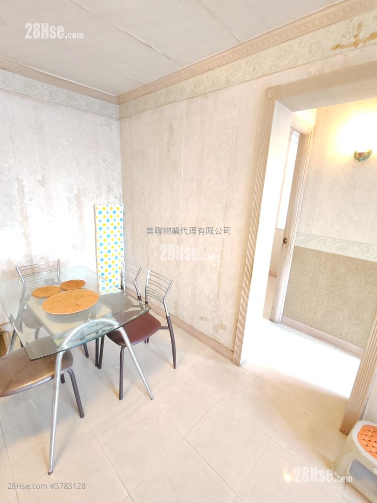 Yu Tung Court Sell 2 Bedrooms , 2 Bathrooms 601 ft²