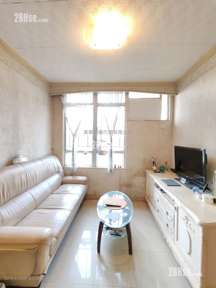 Yu Tung Court Sell 2 Bedrooms , 2 Bathrooms 601 ft²