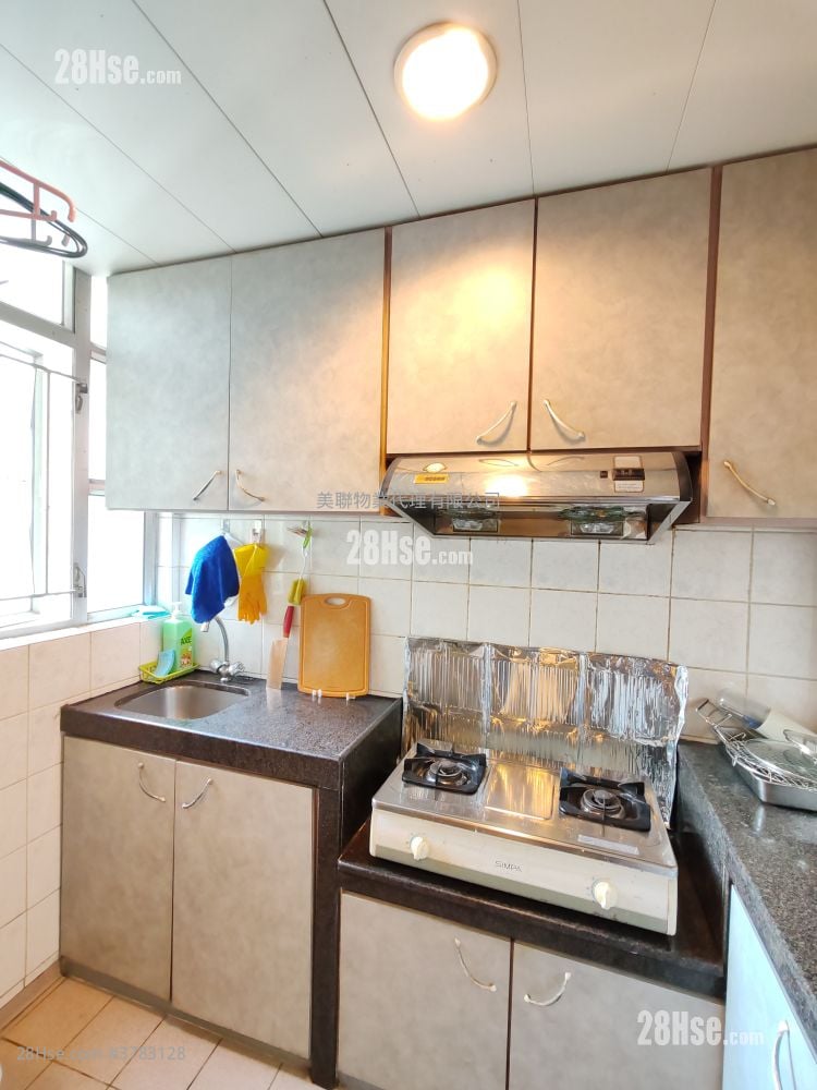 Yu Tung Court Sell 2 Bedrooms , 2 Bathrooms 601 ft²