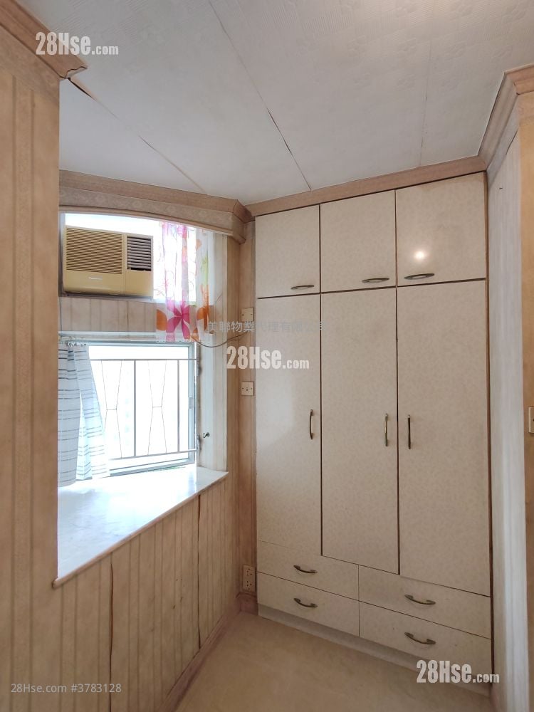 Yu Tung Court Sell 2 Bedrooms , 2 Bathrooms 601 ft²