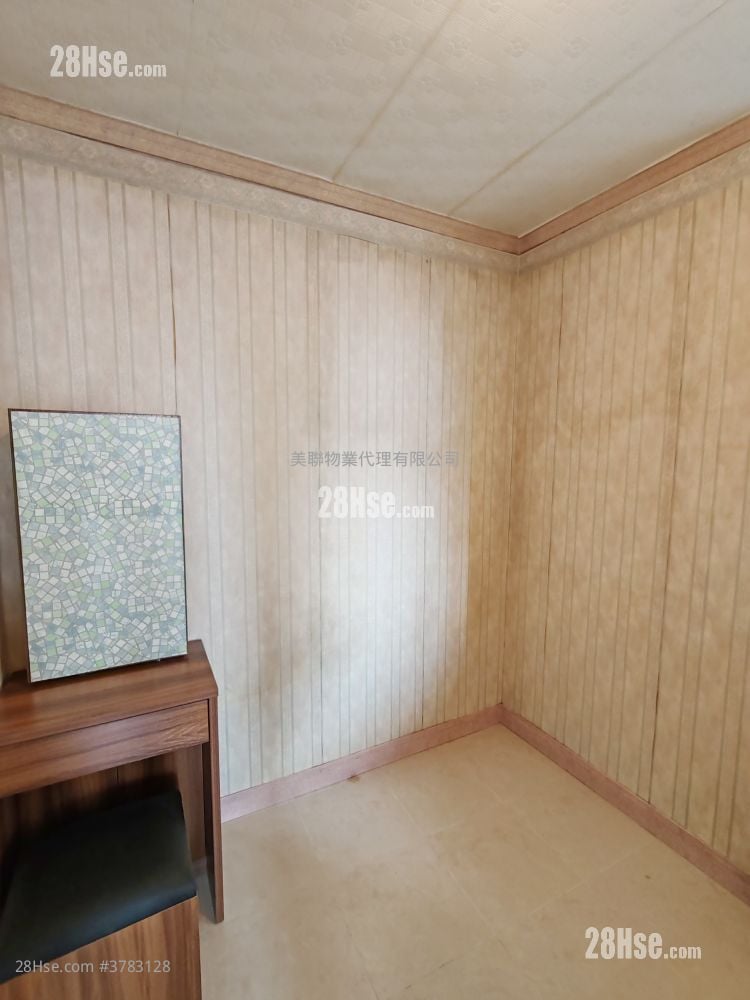 Yu Tung Court Sell 2 Bedrooms , 2 Bathrooms 601 ft²