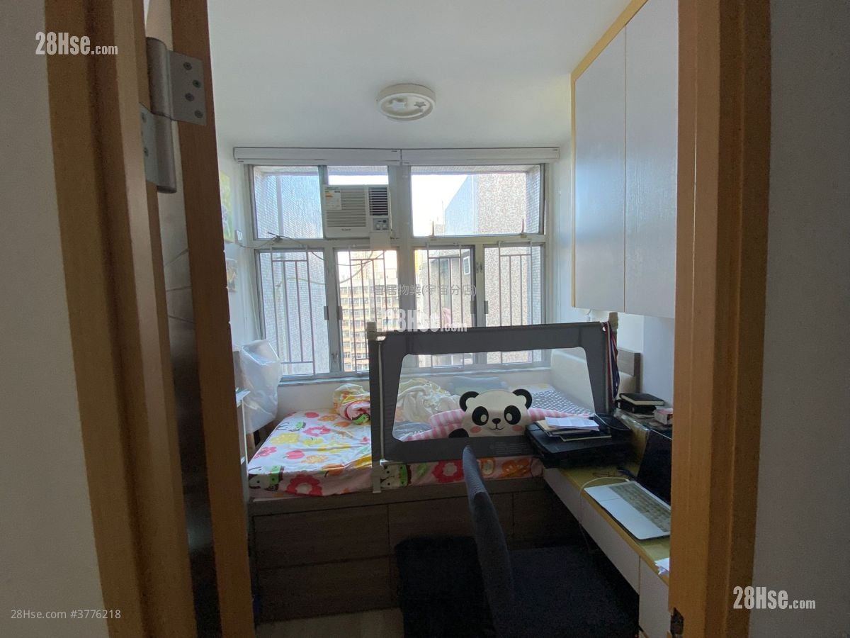 Yee Ching Court Sell 3 Bedrooms , 1 Bathroom 637 ft²