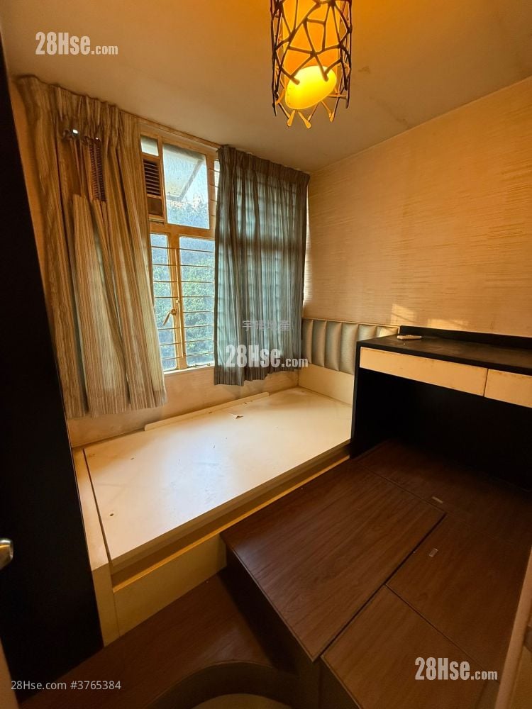 Nam Chong Estate Sell 3 Bedrooms , 1 Bathroom 494 ft²