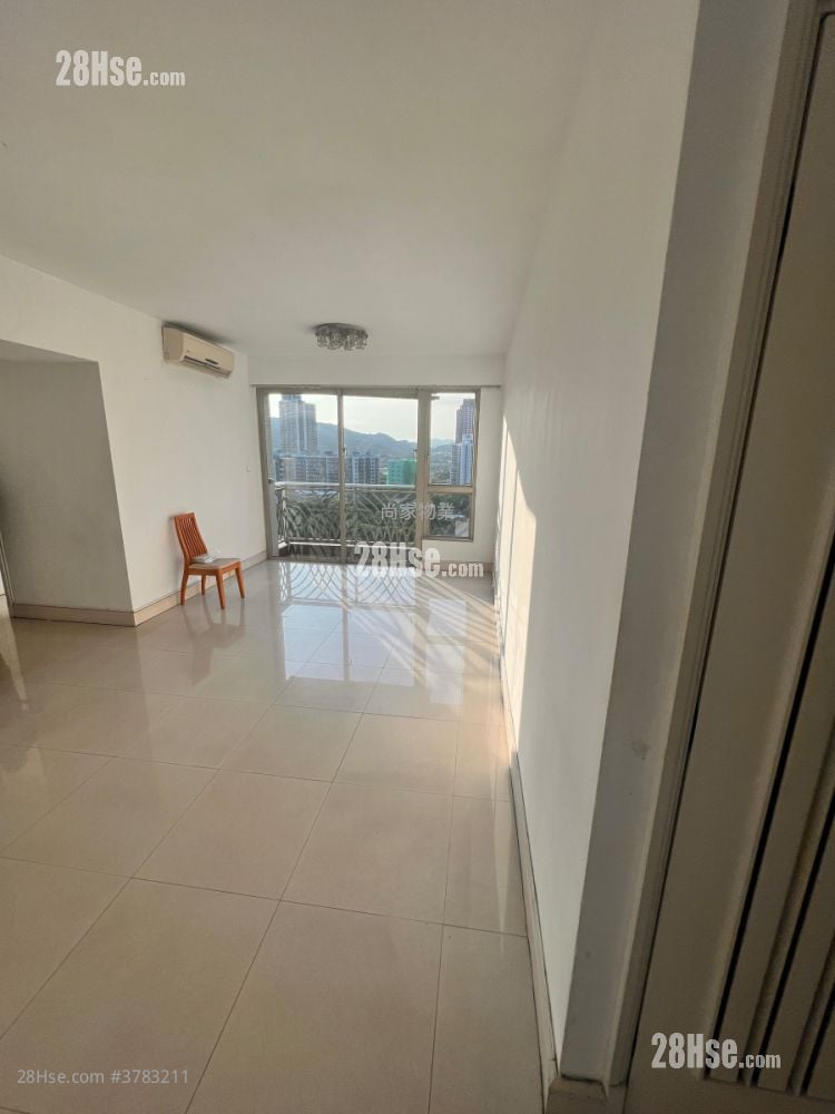 Uptown Sell 4 Bedrooms , 2 Bathrooms 901 ft²