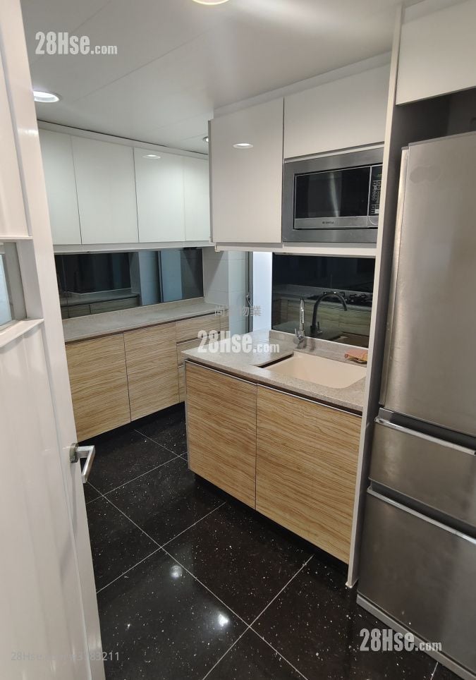 Uptown Sell 4 Bedrooms , 2 Bathrooms 901 ft²