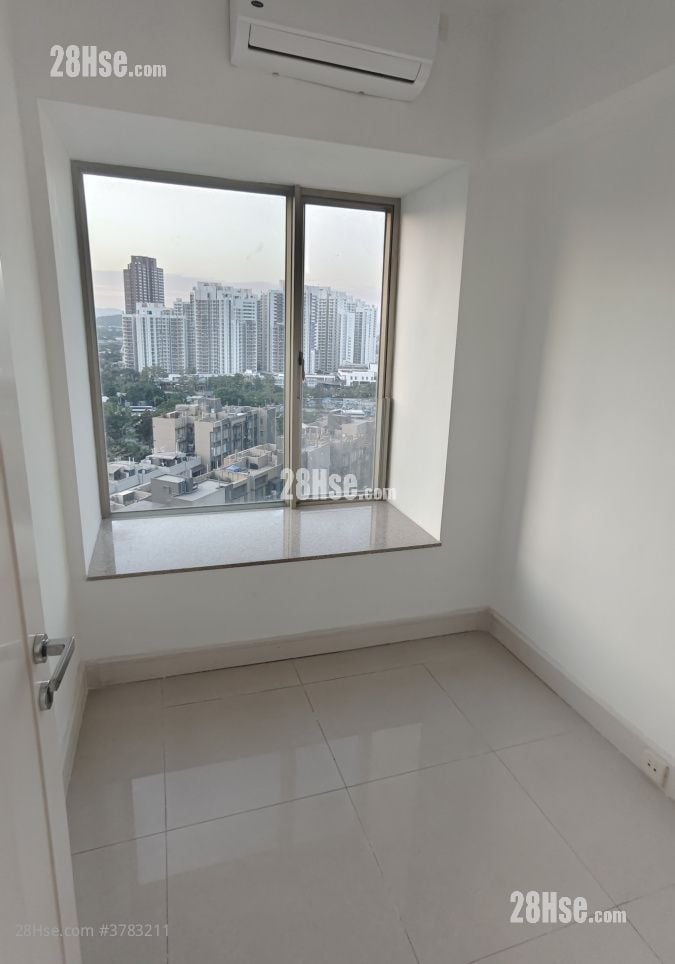 Uptown Sell 4 Bedrooms , 2 Bathrooms 901 ft²