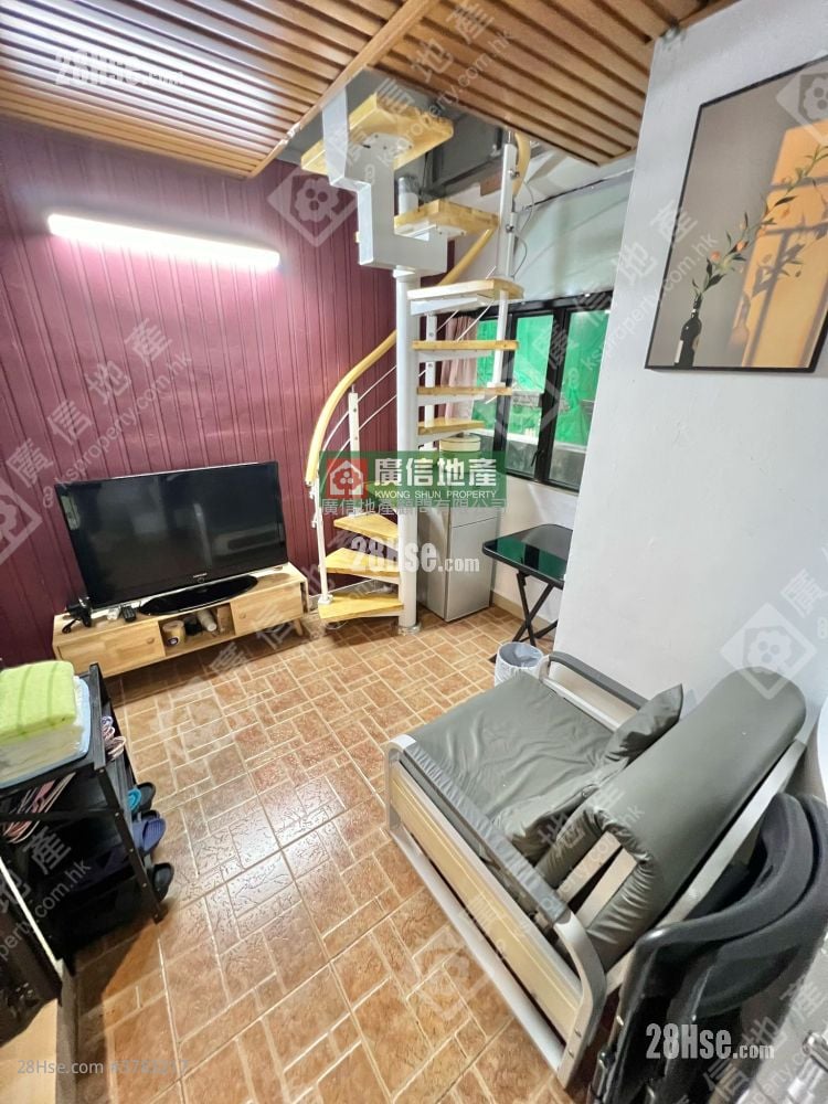 Fife Court Rental 2 Bedrooms , 1 Bathroom 300 ft²