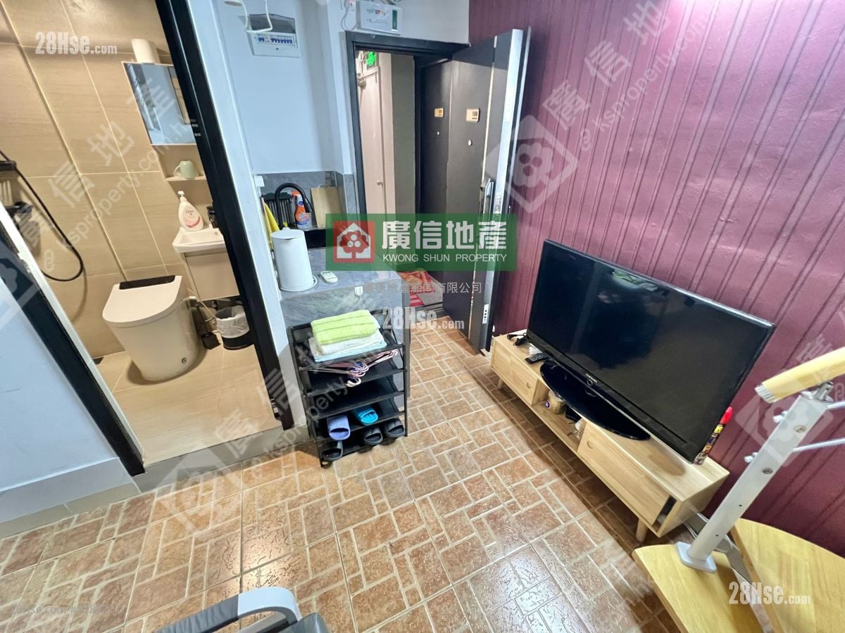 Fife Court Rental 2 Bedrooms , 1 Bathroom 300 ft²