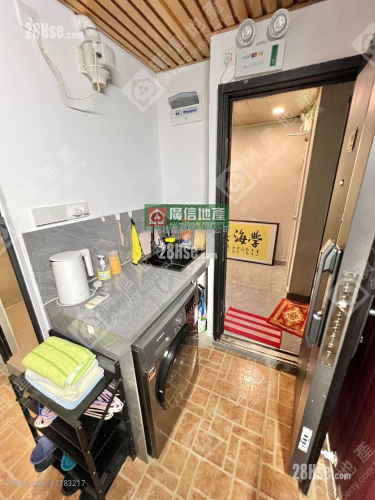 Fife Court Rental 2 Bedrooms , 1 Bathroom 300 ft²