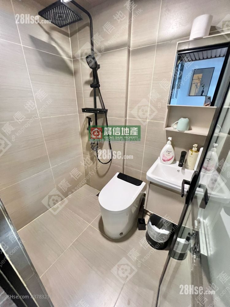 Fife Court Rental 2 Bedrooms , 1 Bathroom 300 ft²