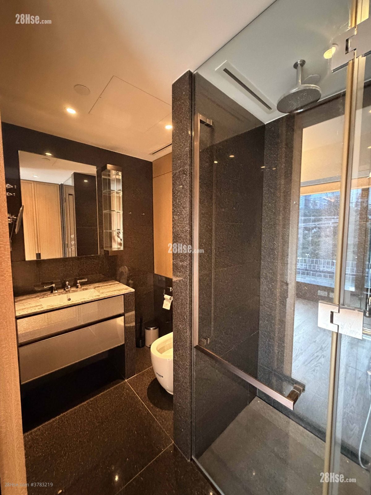 Eight Kwai Fong Happy Valley 租盘 402 平方尺