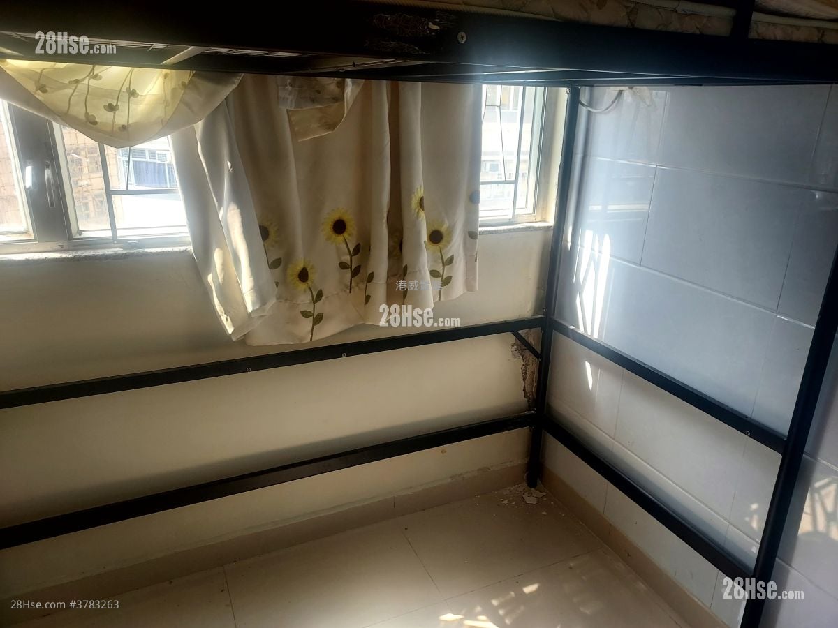 Kam Yuen Building Sell 2 Bedrooms , 1 Bathroom 360 ft²