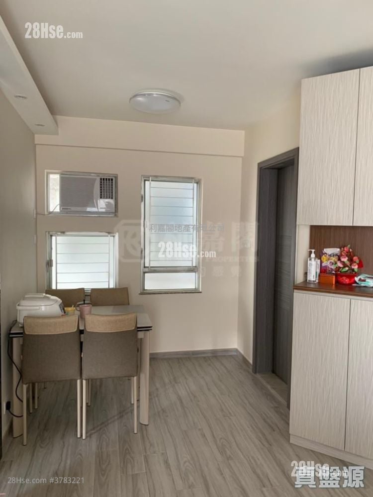 Kingswood Villas Sell 2 Bedrooms , 1 Bathroom 448 ft²