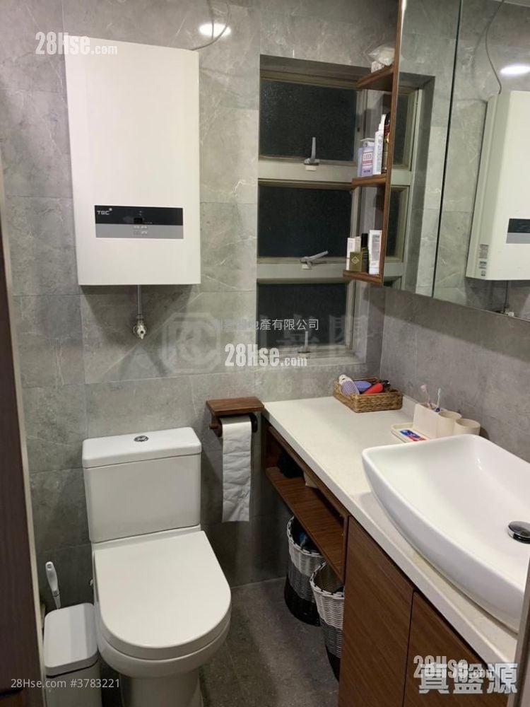 Kingswood Villas Sell 2 Bedrooms , 1 Bathroom 448 ft²