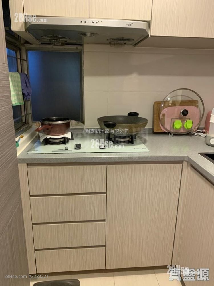 Kingswood Villas Sell 2 Bedrooms , 1 Bathroom 448 ft²