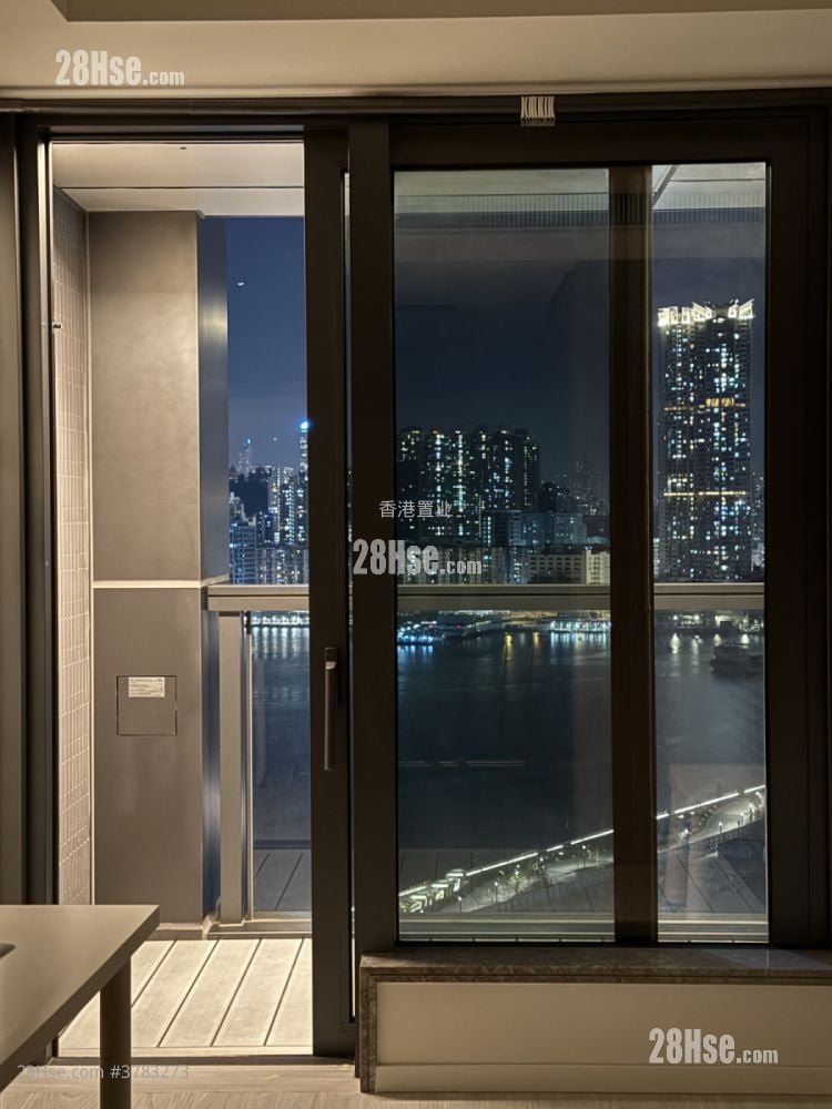 Twin Victoria Rental Studio , 1 Bathroom 247 ft²