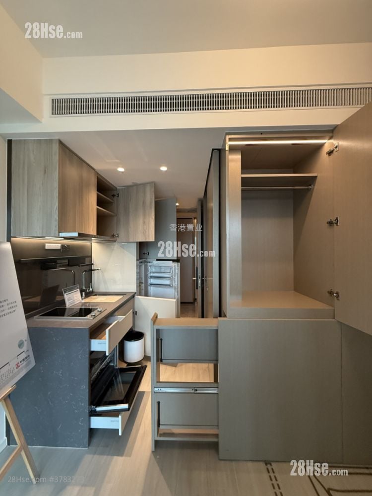 Twin Victoria Rental Studio , 1 Bathroom 247 ft²