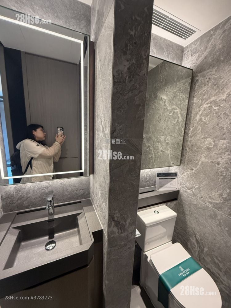 Twin Victoria Rental Studio , 1 Bathroom 247 ft²