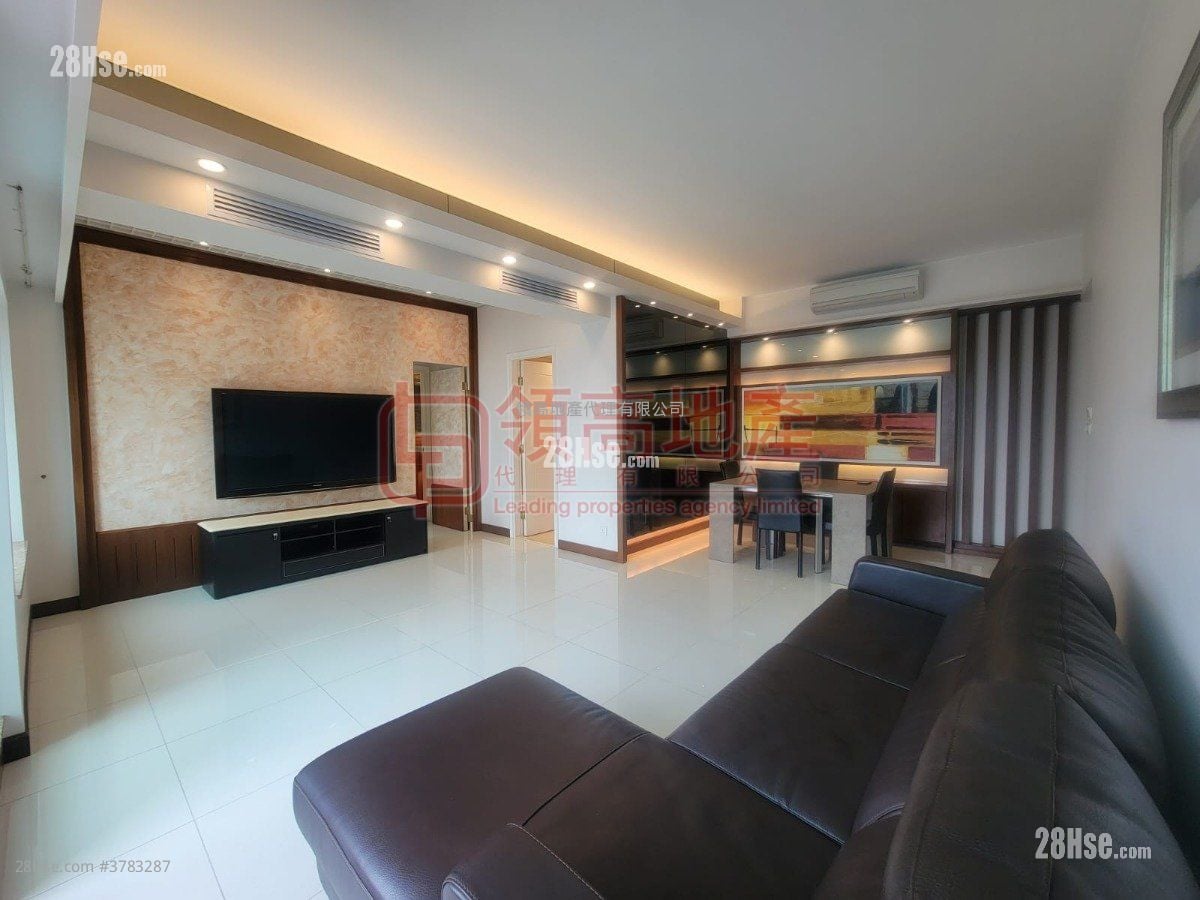 The Arch Rental 3 Bedrooms , 2 Bathrooms 970 ft²