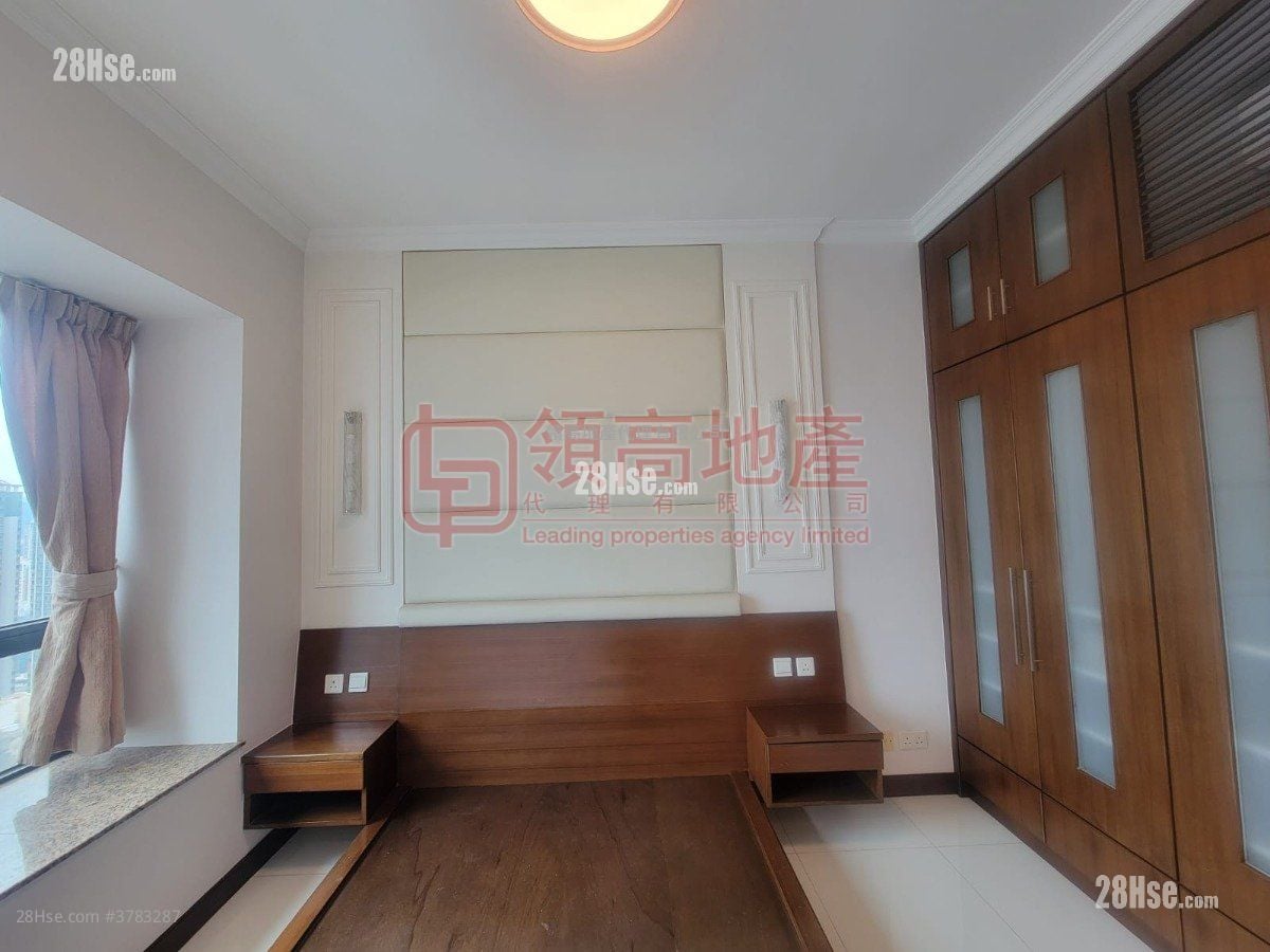 The Arch Rental 3 Bedrooms , 2 Bathrooms 970 ft²