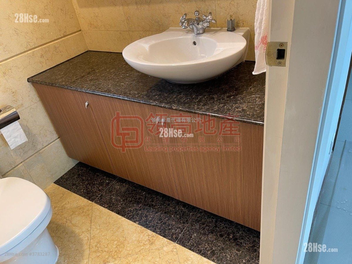 The Arch Rental 3 Bedrooms , 2 Bathrooms 970 ft²