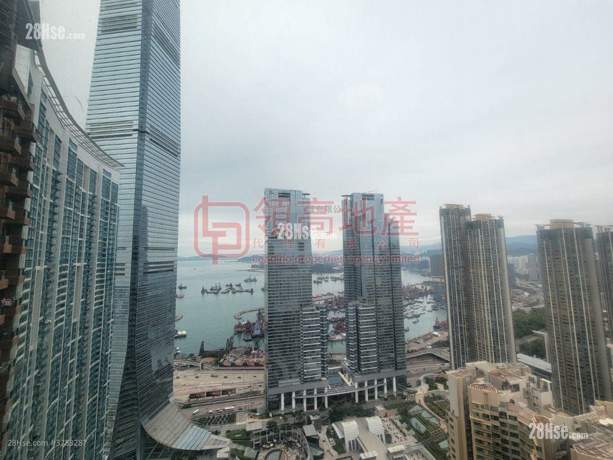 The Arch Rental 3 Bedrooms , 2 Bathrooms 970 ft²