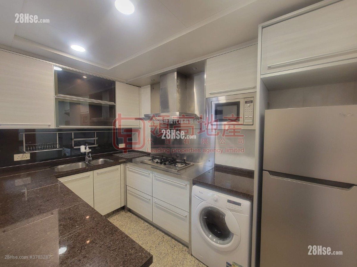 The Arch Rental 3 Bedrooms , 2 Bathrooms 970 ft²