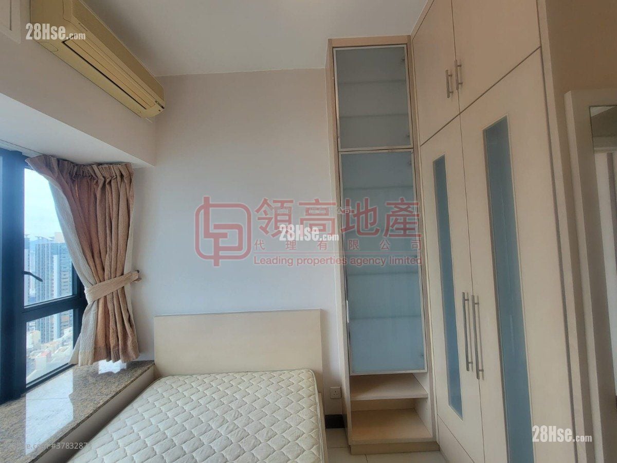 The Arch Rental 3 Bedrooms , 2 Bathrooms 970 ft²