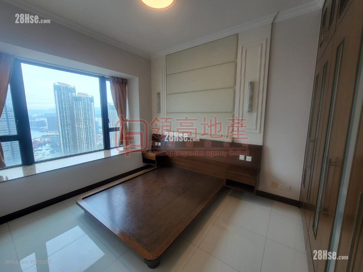 The Arch Rental 3 Bedrooms , 2 Bathrooms 970 ft²