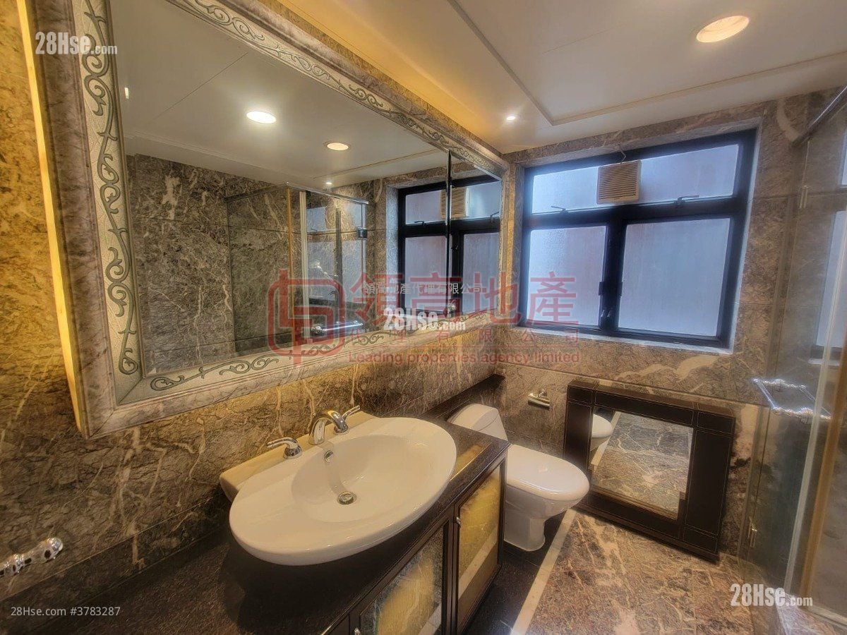 The Arch Rental 3 Bedrooms , 2 Bathrooms 970 ft²