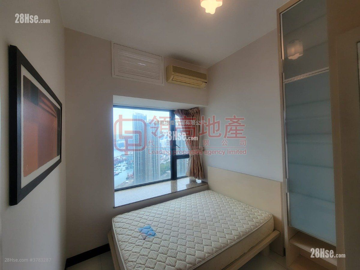 The Arch Rental 3 Bedrooms , 2 Bathrooms 970 ft²