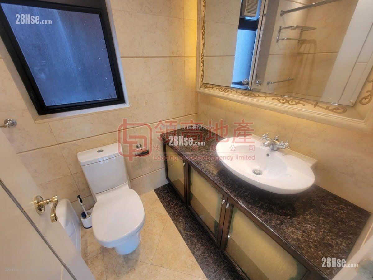 The Arch Rental 3 Bedrooms , 2 Bathrooms 970 ft²