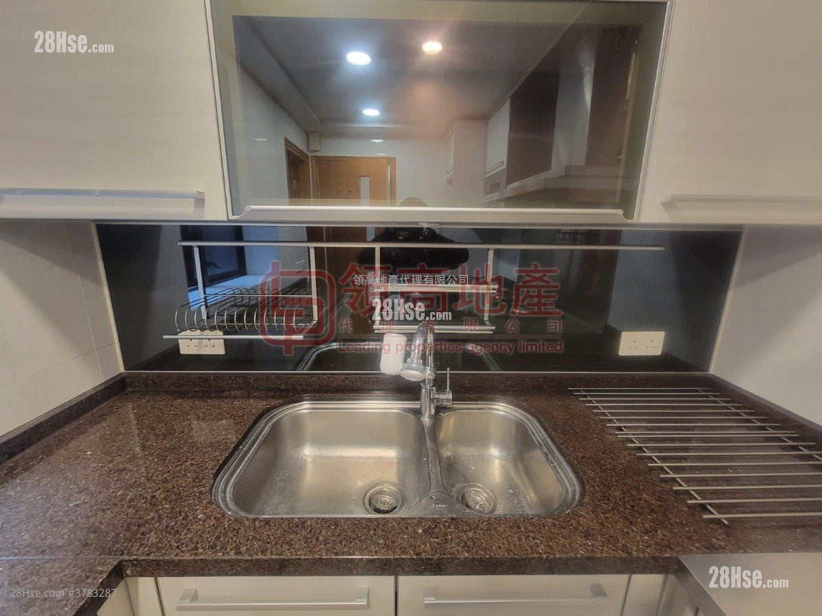 The Arch Rental 3 Bedrooms , 2 Bathrooms 970 ft²