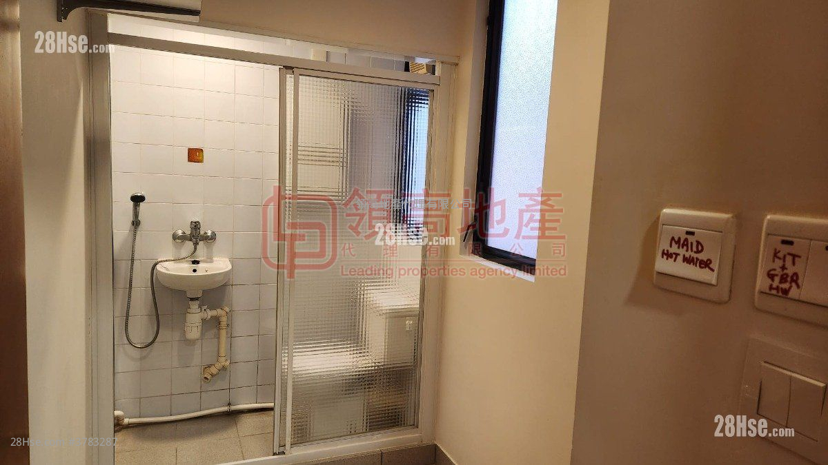 The Arch Rental 3 Bedrooms , 2 Bathrooms 970 ft²