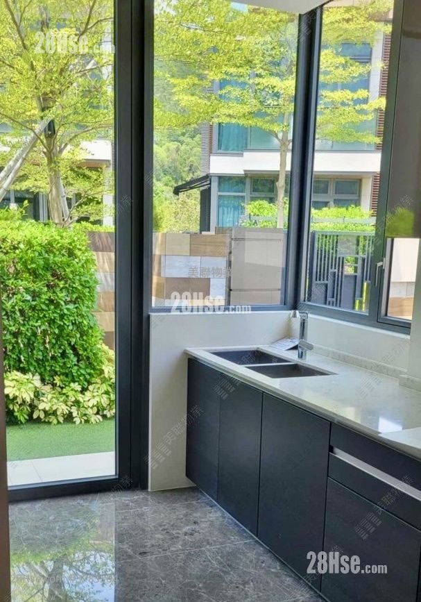 The Bloomsway Rental 4 Bedrooms , 5+ Bathrooms 2,542 ft²