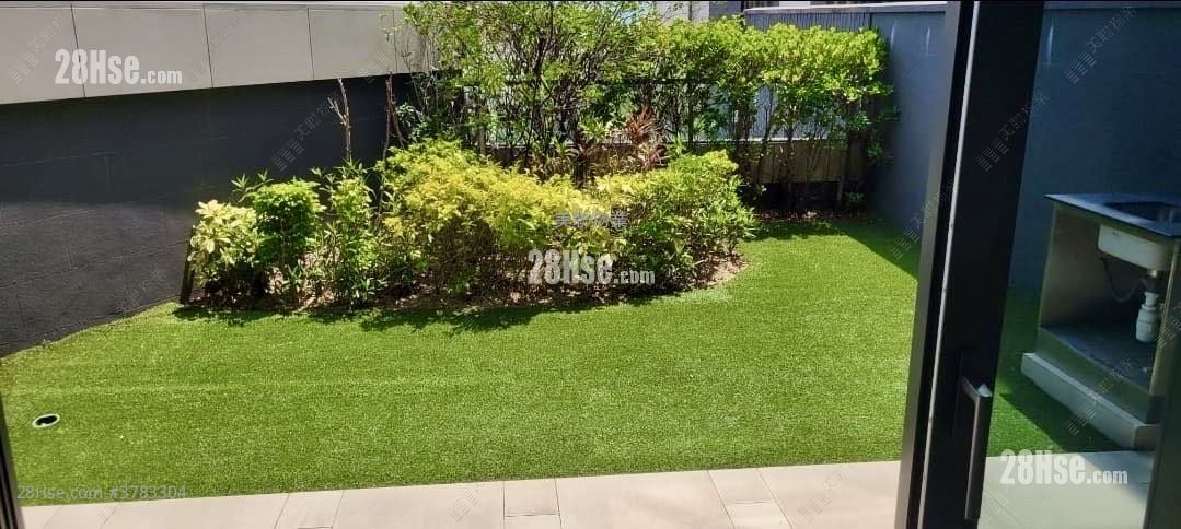 The Bloomsway Rental 4 Bedrooms , 5+ Bathrooms 2,542 ft²