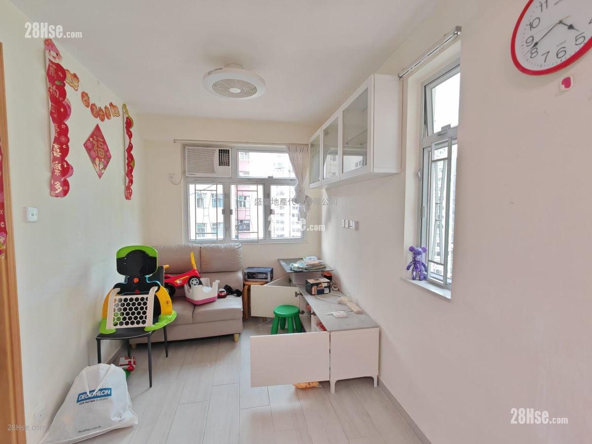 Tsuen Wan Centre Sell 2 Bedrooms , 1 Bathroom 468 ft²